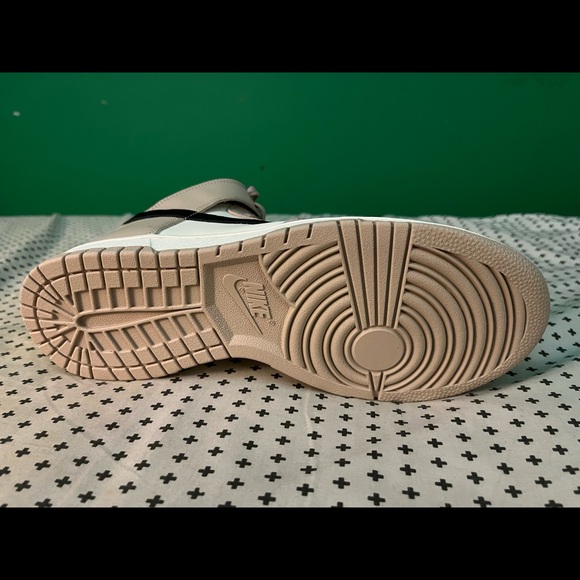Nike Dunk High Sail Gum Size 10 - Picture 5 of 7